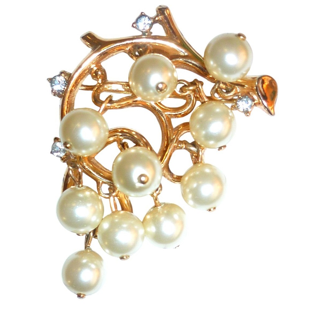 Crown Trifari Gold Tone Faux Pearl Rhinestone‎ Grape Cluster Brooch Pin